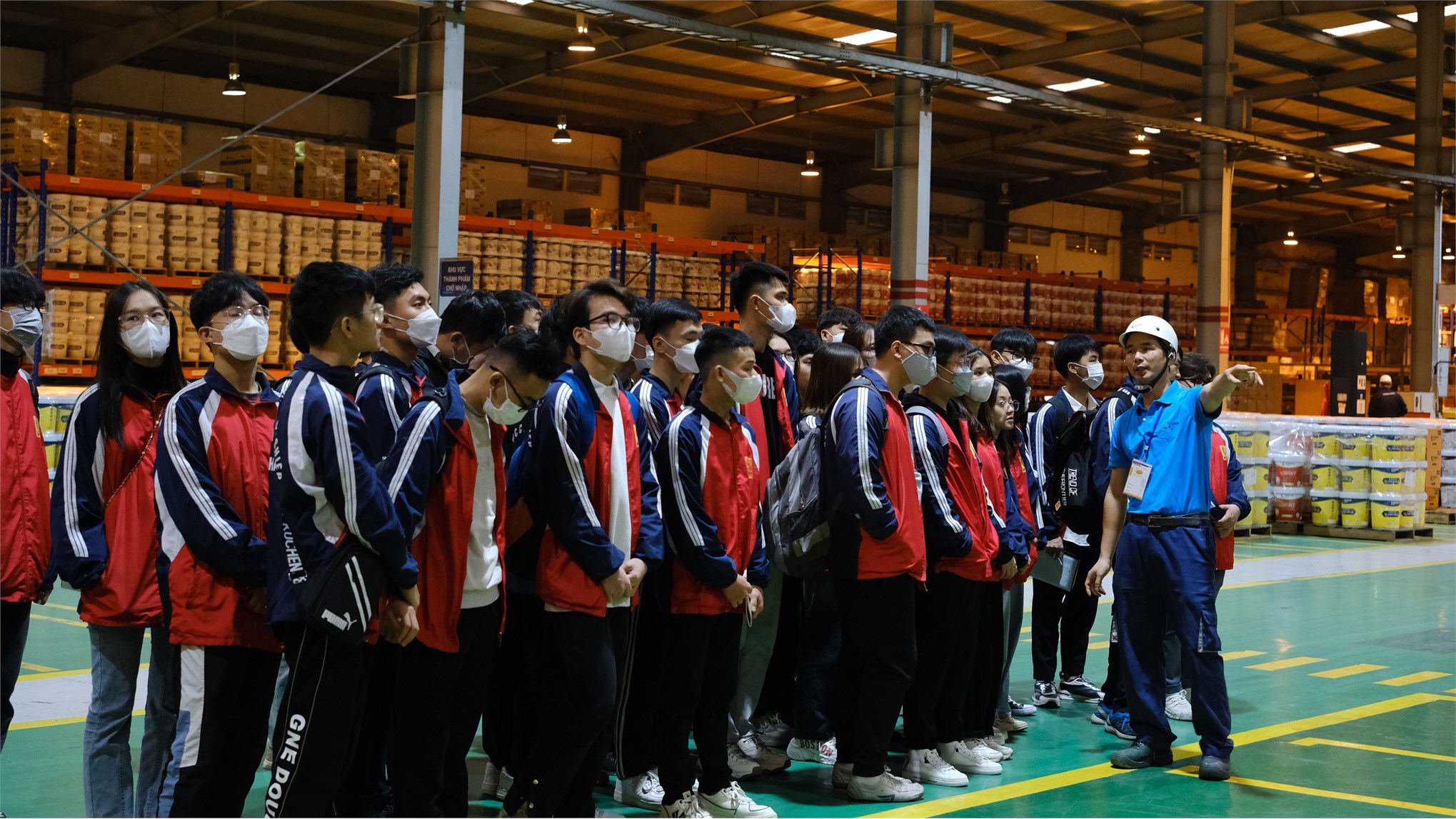 Sinh viên Khoa Công nghệ Hóa – Trường Đại học Công nghiệp Hà Nội tham quan Nhà máy Công ty TNHH sơn Kansai – Alphanam.